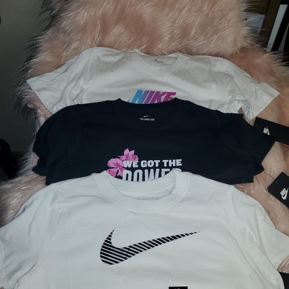 3 Nike Gril T Shirts Size  Medium